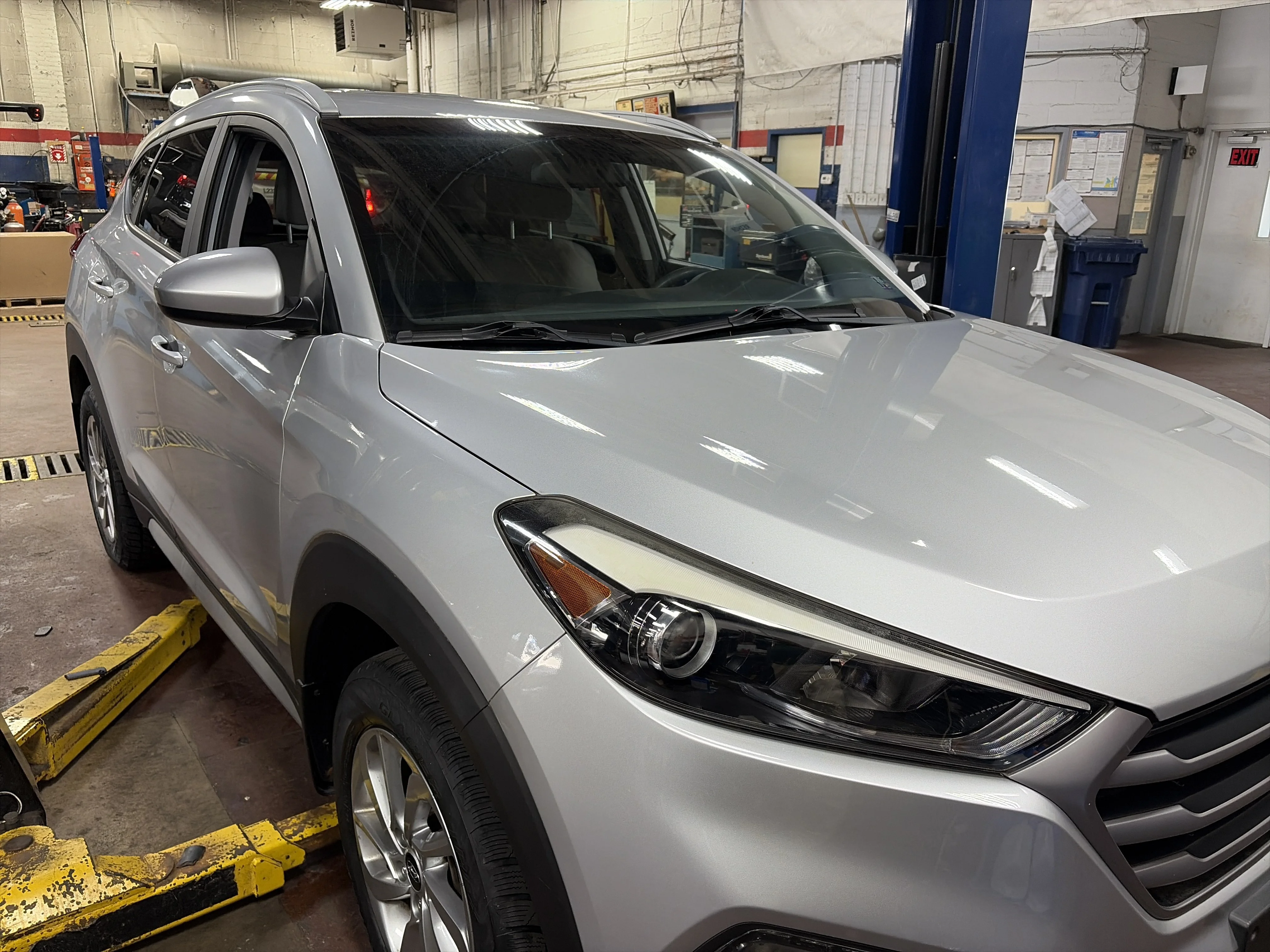 Used 2017 Molten Silver Hyundai SE image 4
