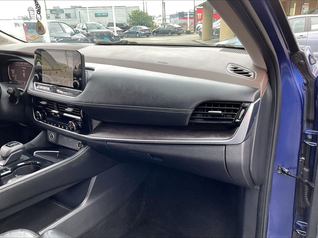 Used 2021 Blue Nissan Platinum image 13