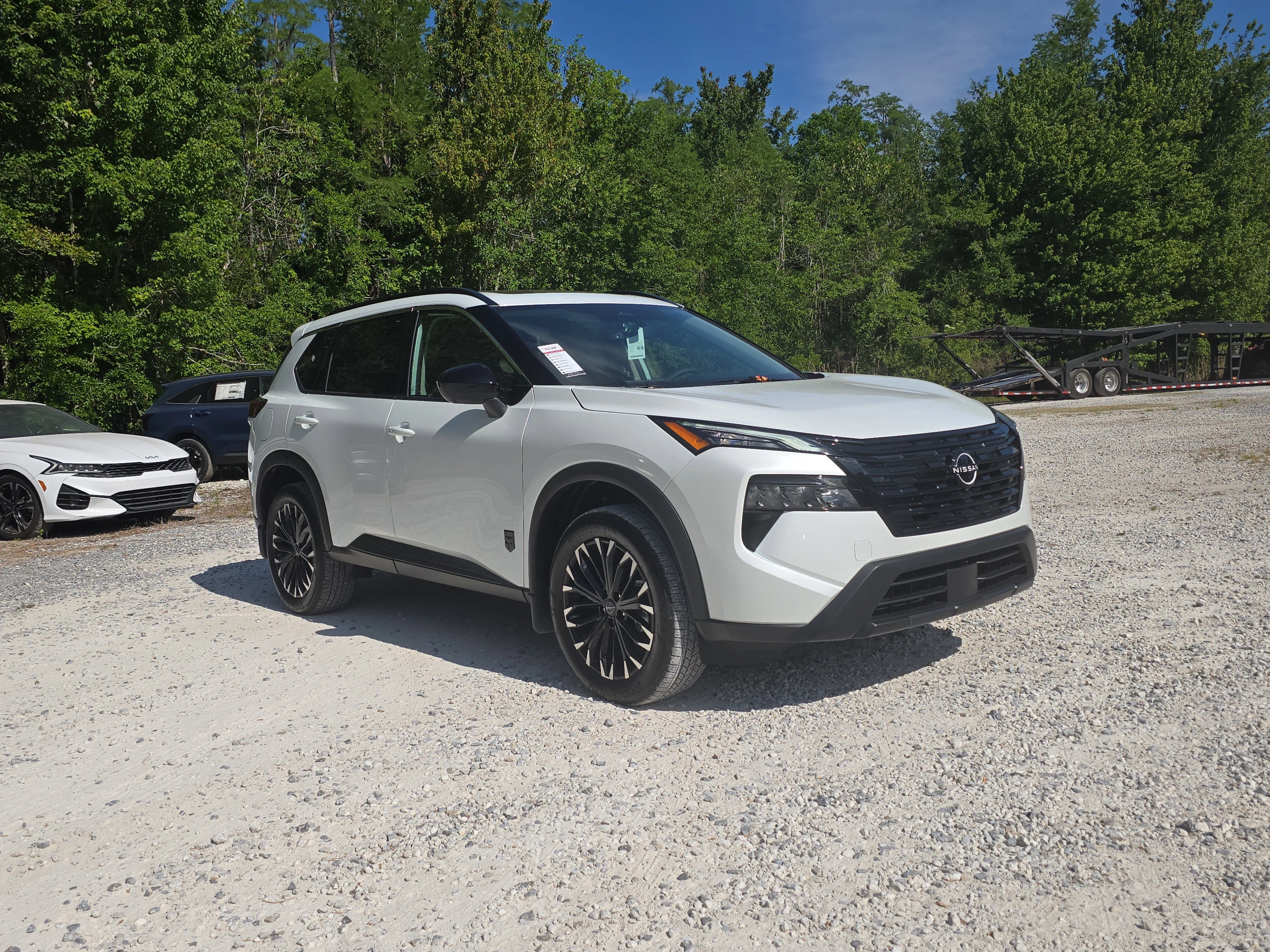 New 2026 Everest White Pearl Tricoat Nissan Dark Armor image 2