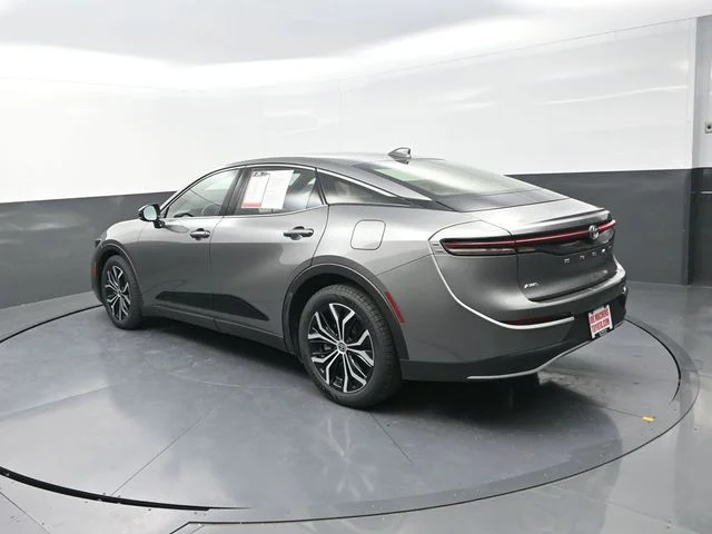 Used 2023  Toyota XLE image 6