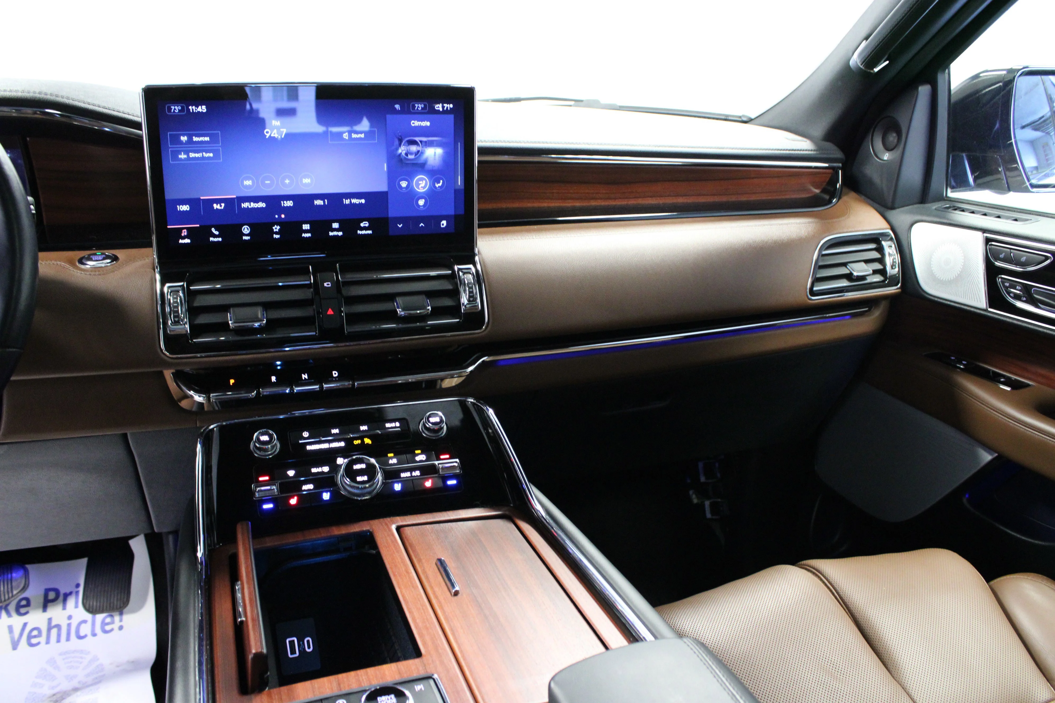 Used 2024 Ceramic Pearl Metallic Tri-Coat Lincoln Reserve image 20
