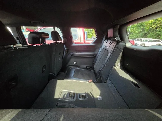 Used 2023 Gray Jeep Altitude image 10
