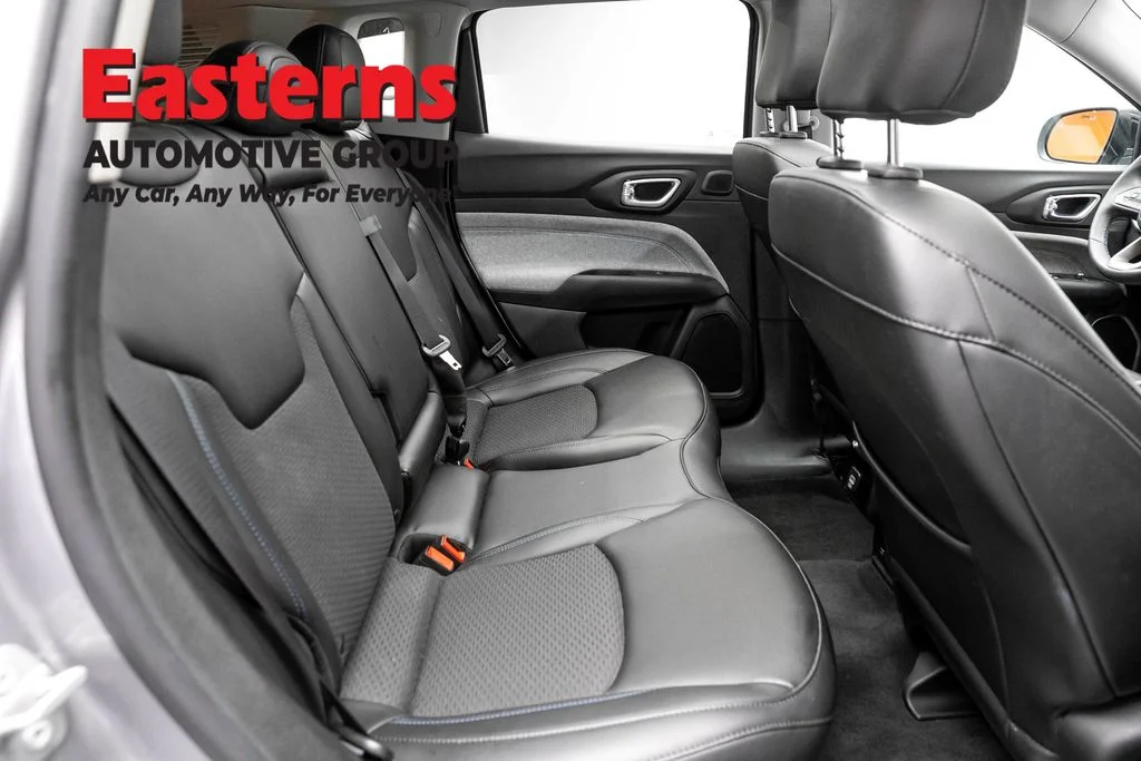 Used 2022 Silver Jeep Latitude image 24