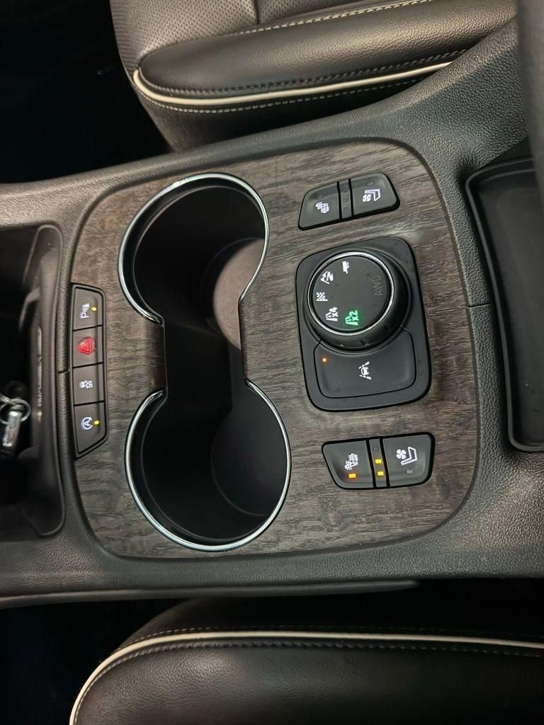 Used 2023 Silver GMC Denali image 12