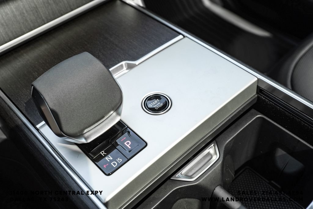 New 2026 Fuji White Land Rover SE image 18