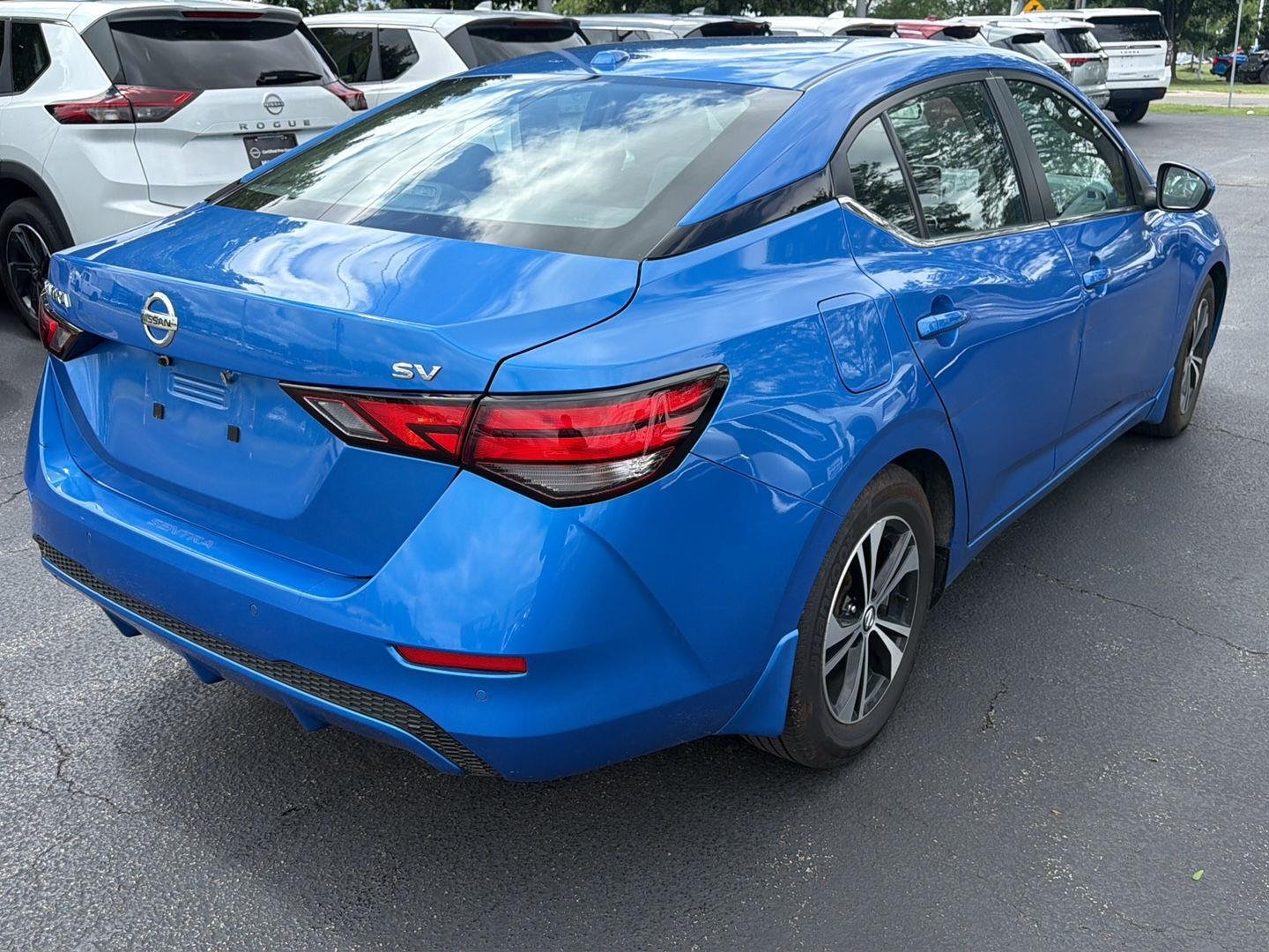 Used 2022 Electric Blue Metallic Nissan SV image 3