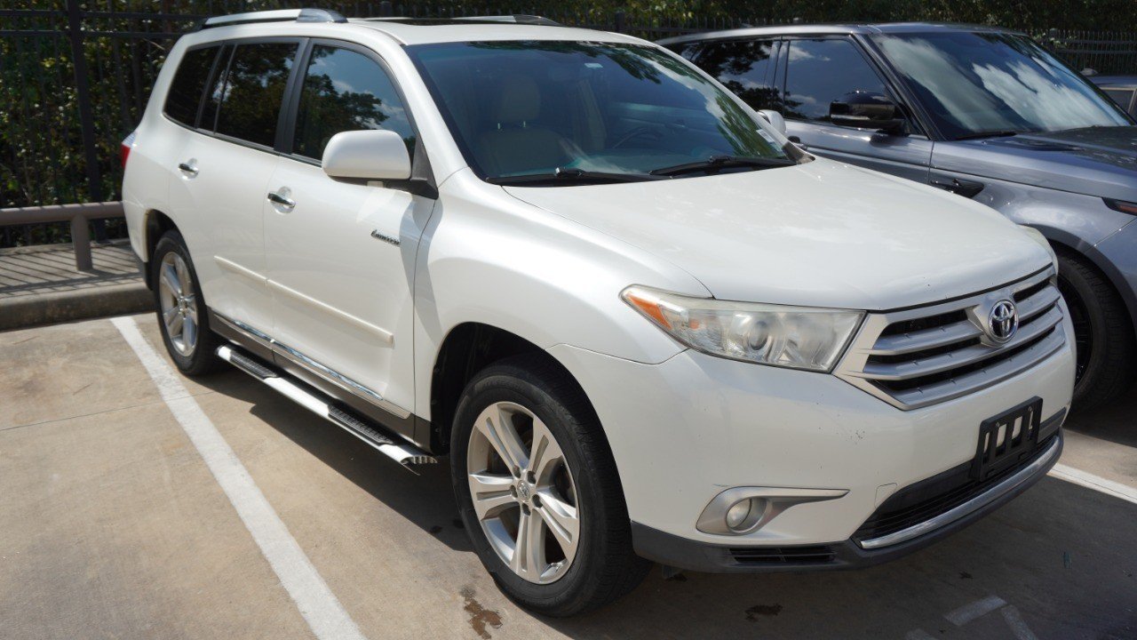 Used 2011 White Toyota Limited image 3