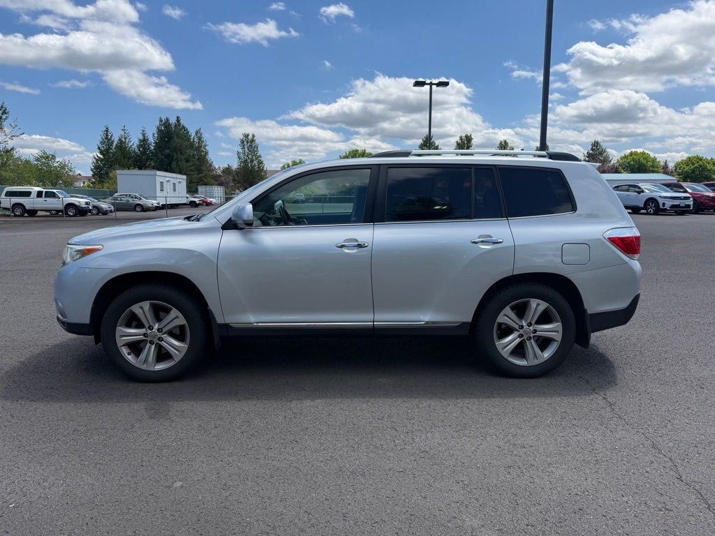Used 2012 Classic Silver Metallic Toyota Limited image 4