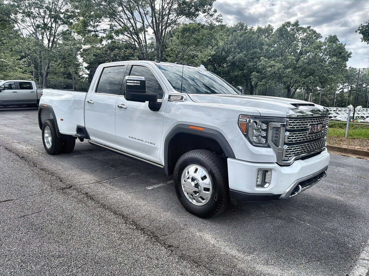 Used 2023 SUMMIT WHITE GMC Denali image 2