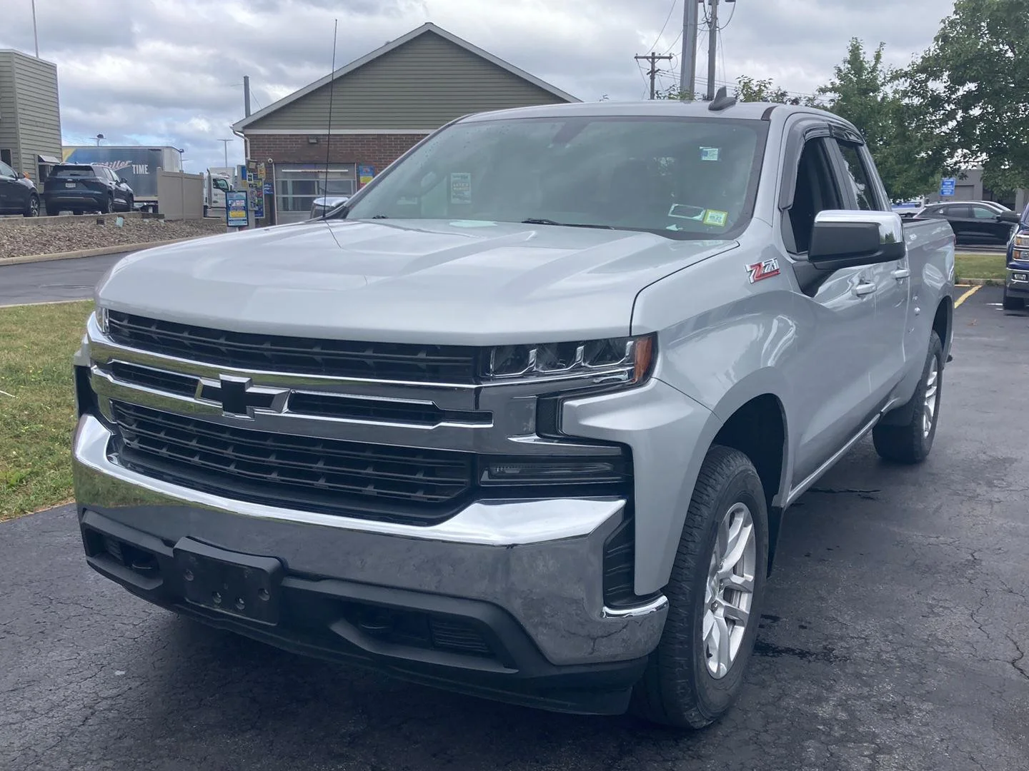 Used 2020 Silver Ice Metallic Chevrolet LT image 3