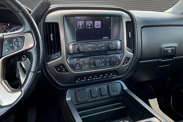 Used 2018 WHITE FROST TRICOAT GMC Denali image 10