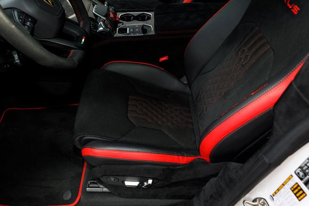 Used 2024 White Lamborghini Performante image 34