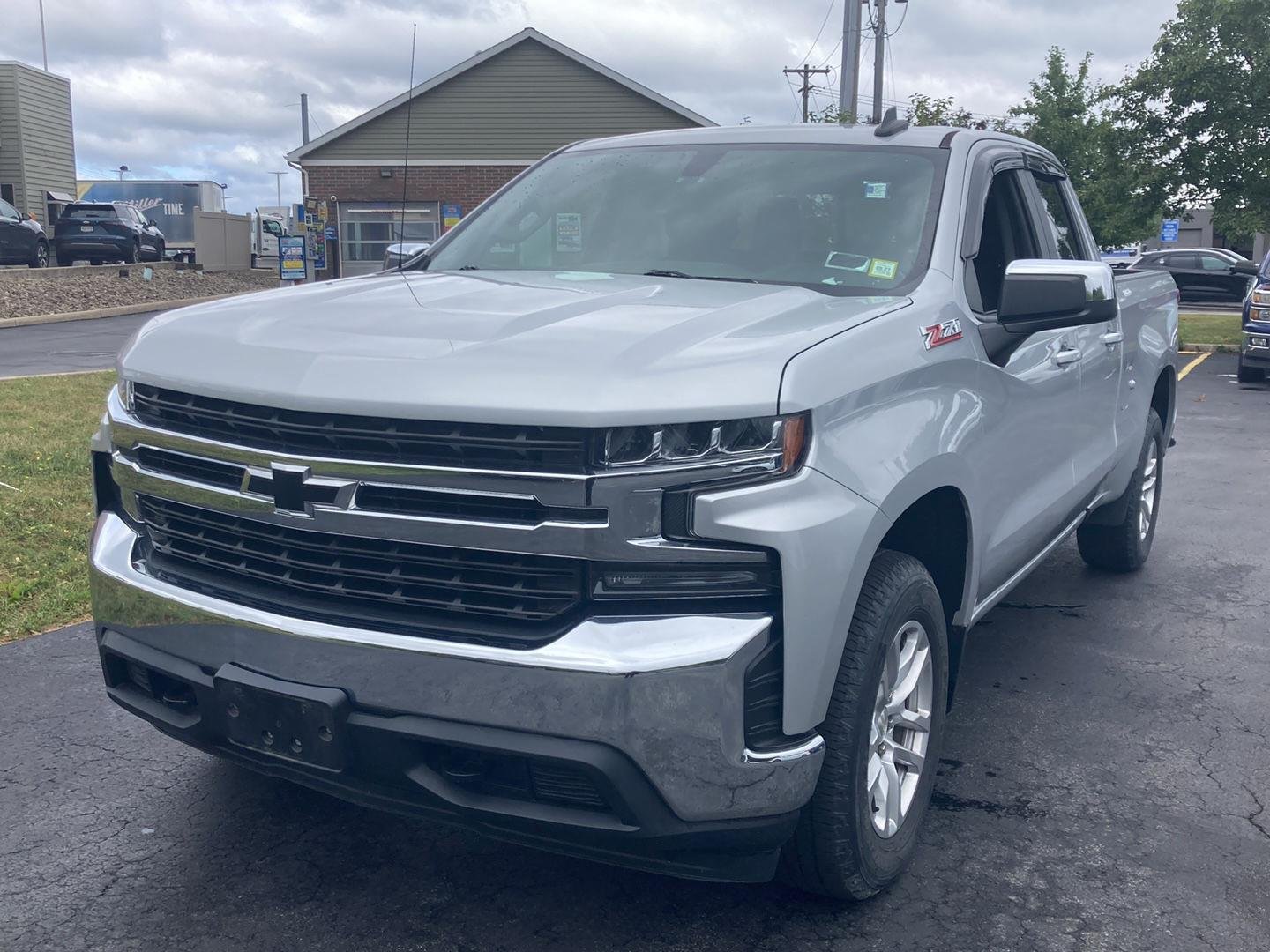 Used 2020 Silver Ice Metallic Chevrolet LT image 3