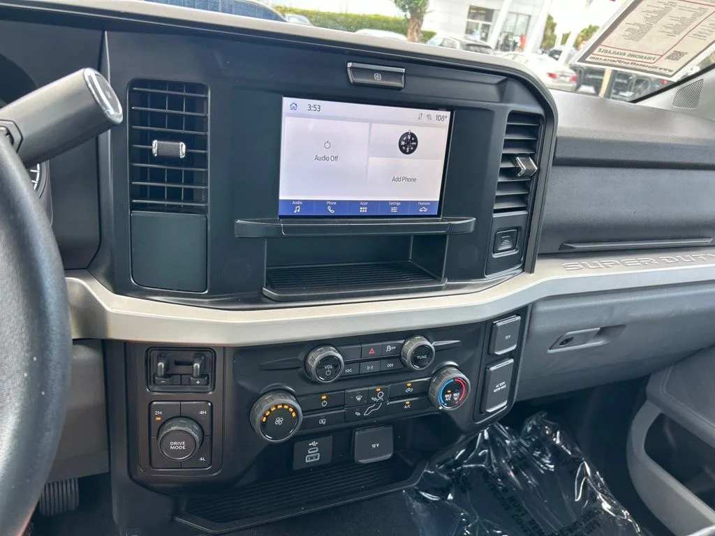Used 2025 Oxford White Ford XLT image 30
