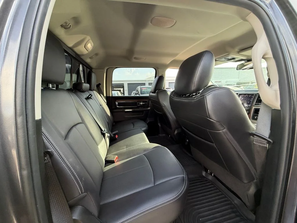Used 2018 Granite Crystal Clearcoat Metallic Ram Laramie image 18