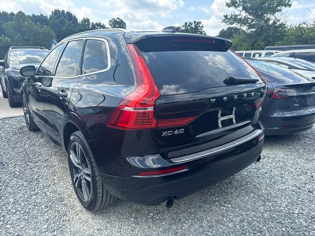 Used 2018 Black Volvo T6 Momentum image 5