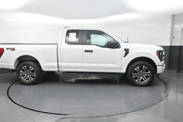 Used 2023 White Ford XL image 11
