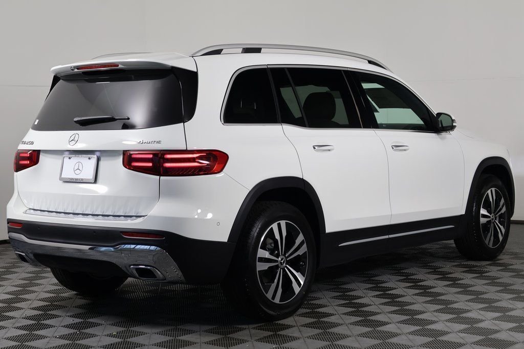 New 2026 Polar White Mercedes-Benz GLB 250 image 2