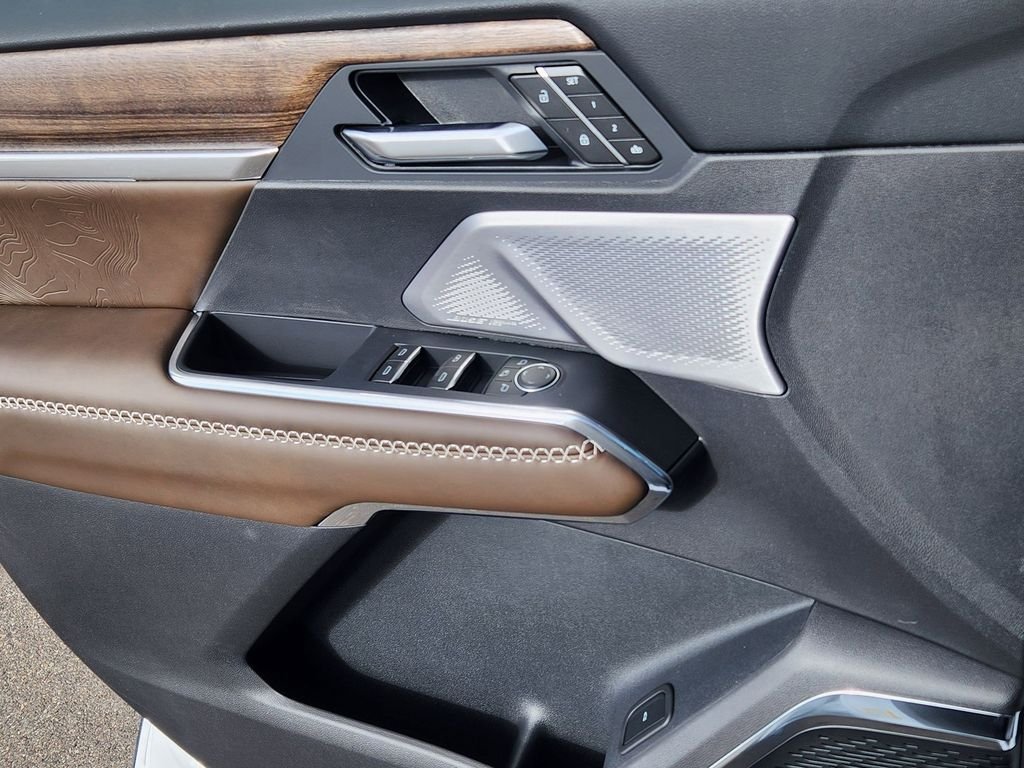 2026 GMC Acadia Denali Ultimate - Photo 11