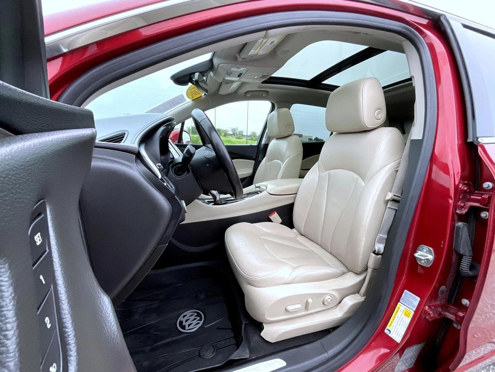 Used 2019 Red Buick Premium I image 10