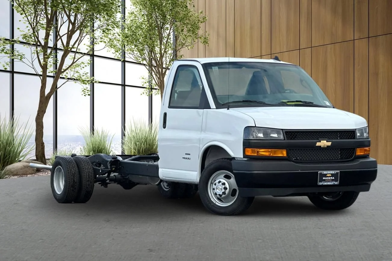 New 2025 Summit White Chevrolet 2WT image 2