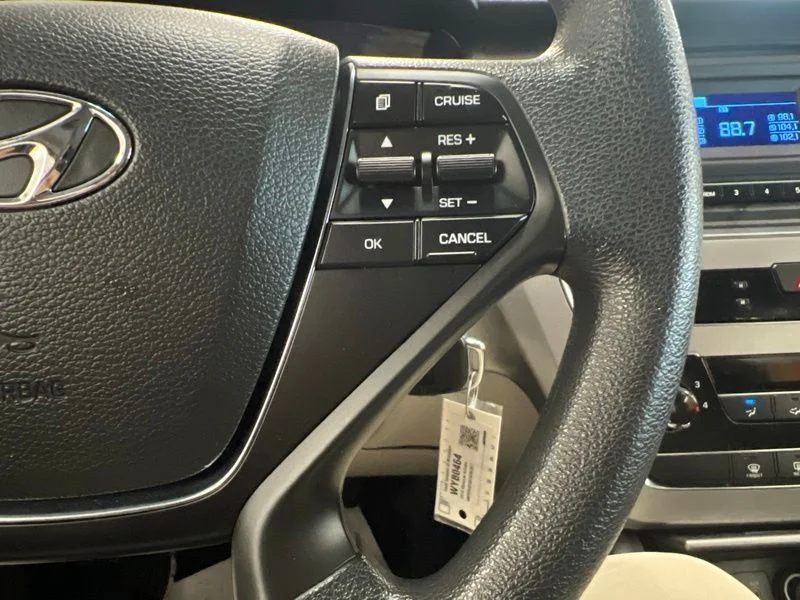 Used 2015 Red Hyundai SE image 22