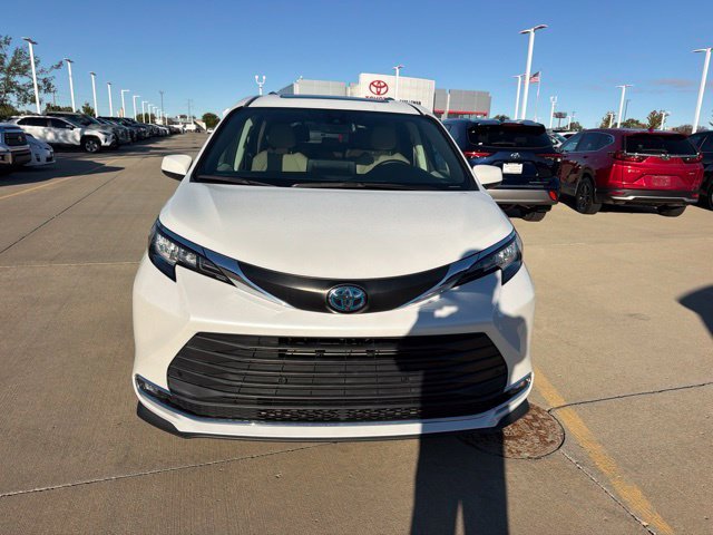 Used 2022 Beige Toyota XLE image 2