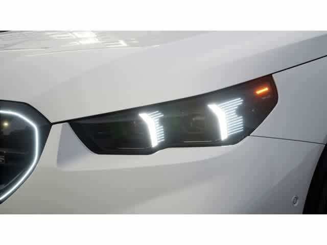 New 2026 Alpine White BMW  image 6