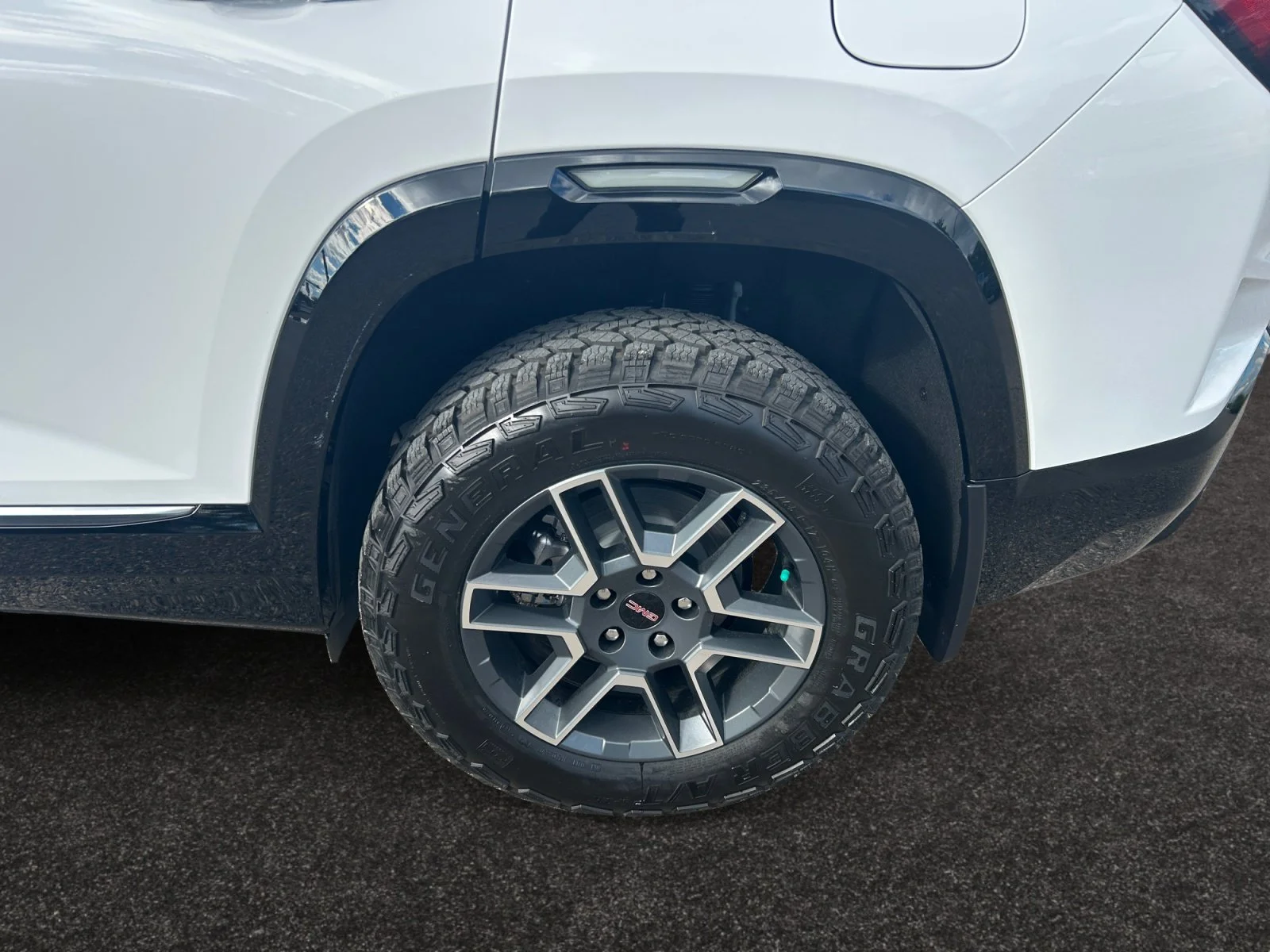 New 2027 Summit White GMC AWD AT4 image 9
