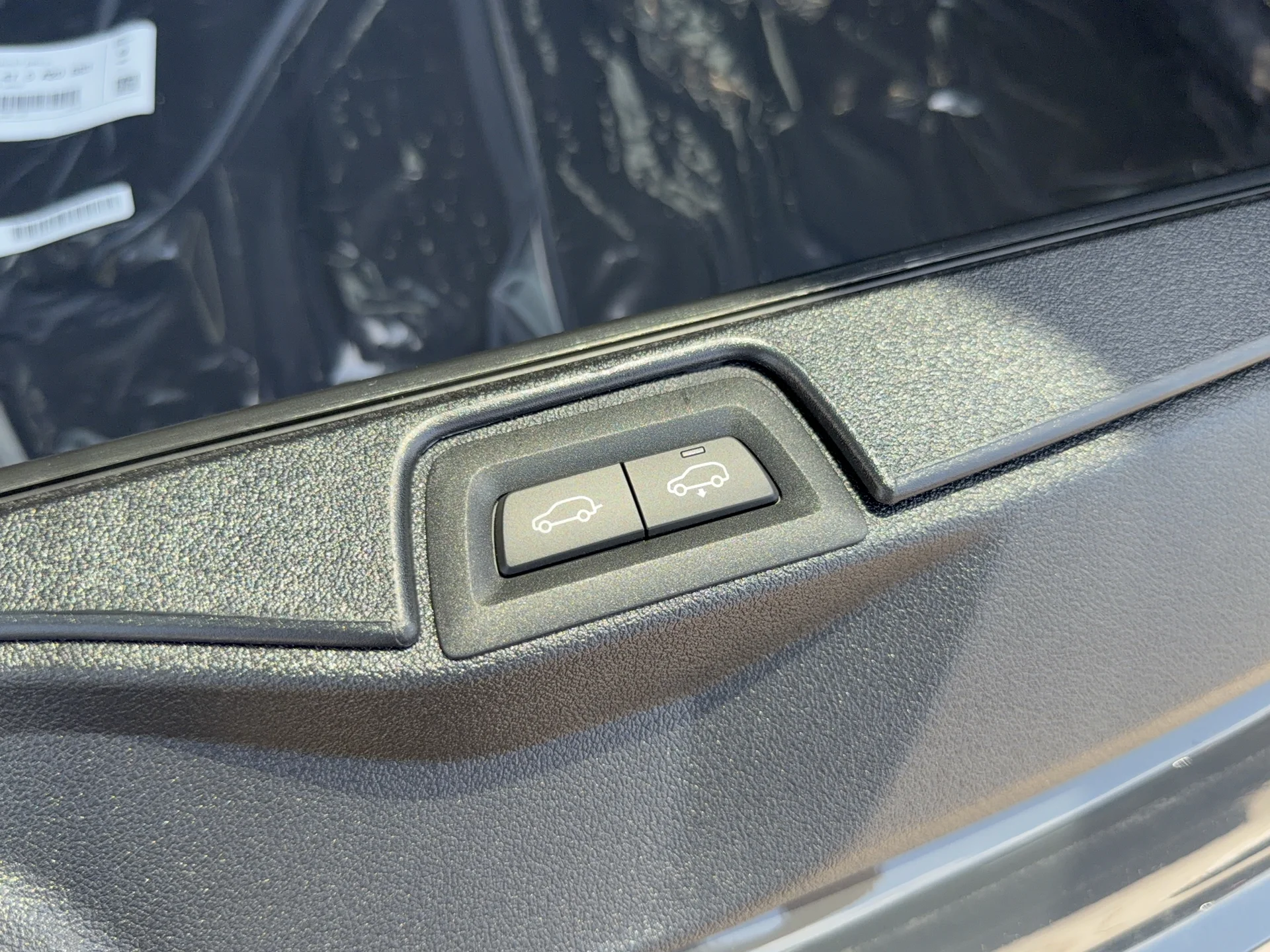 New 2026 Dravit Grey Metallic BMW xDrive50e image 6