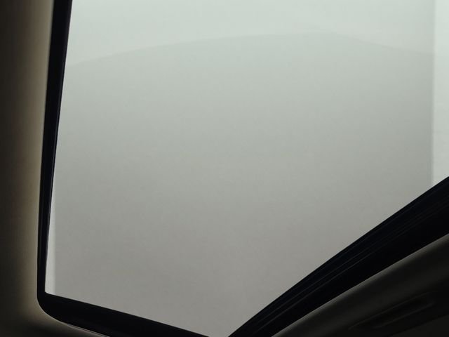 Used 2024 Snow White Pearl Kia EX image 8
