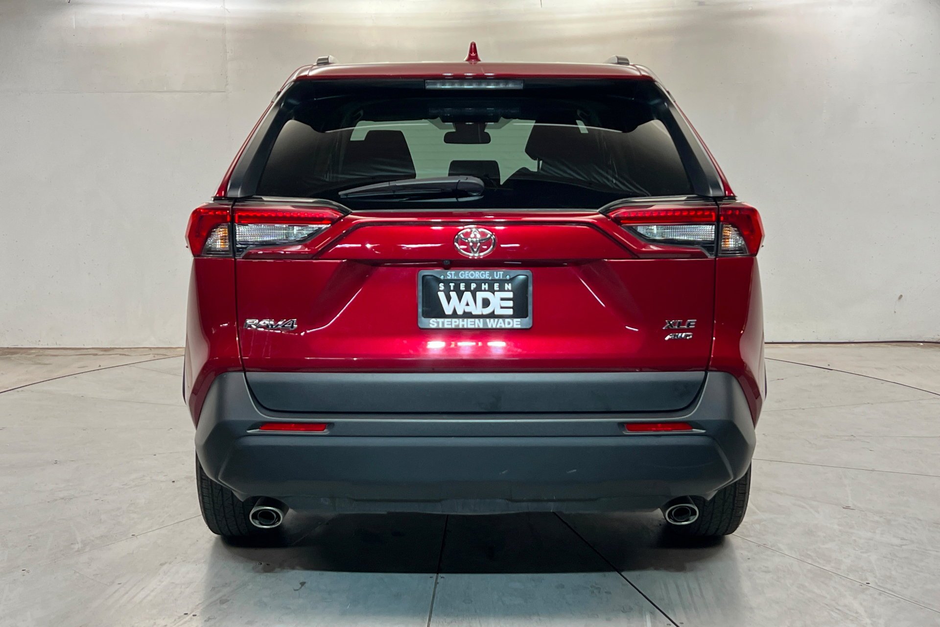 Used 2025 Red Toyota XLE image 5