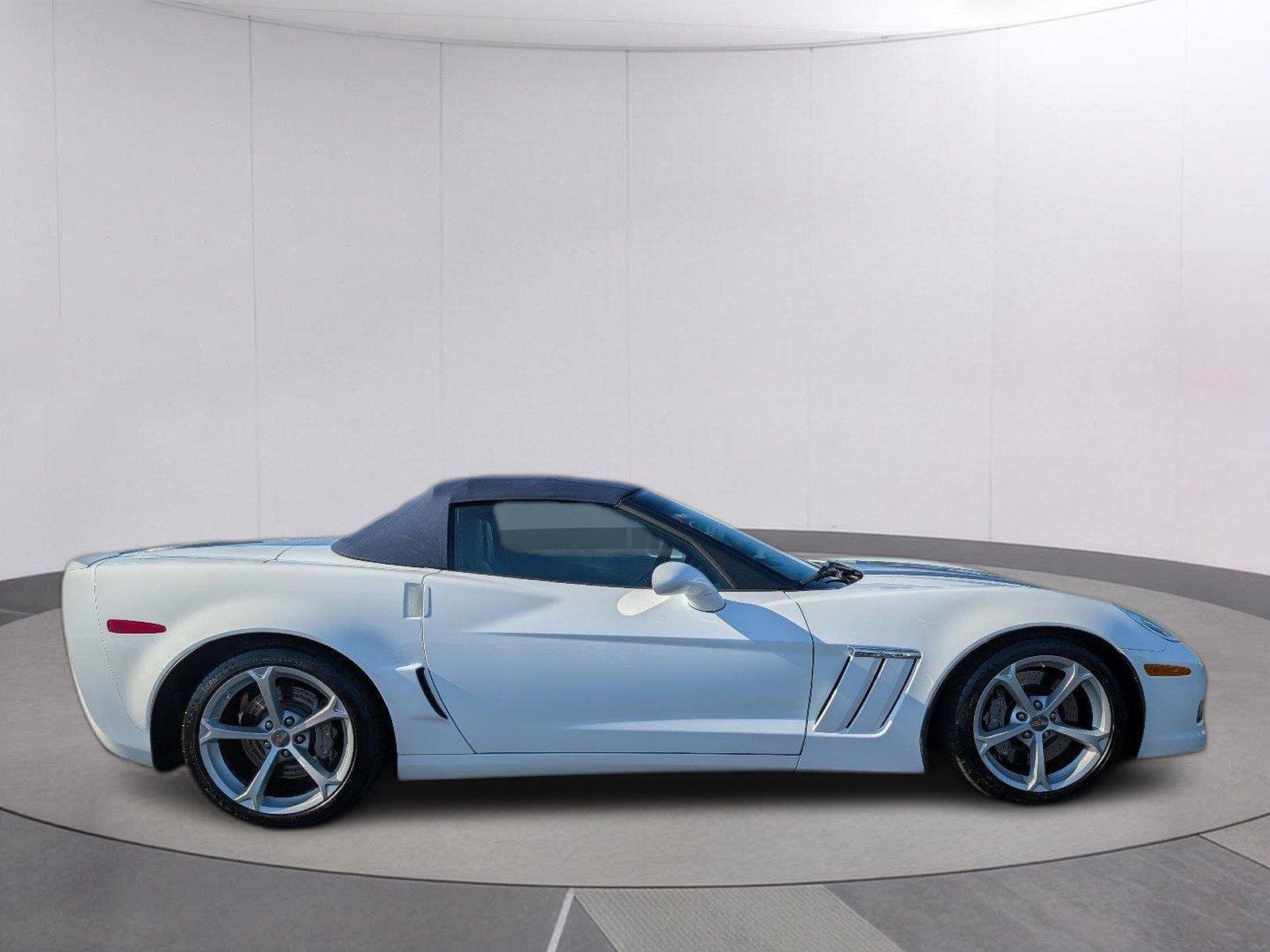 Used 2013 ARCTIC WHITE Chevrolet Grand Sport 4LT image 8