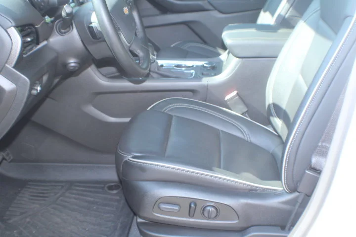 Used 2023 Iridescent Pearl Tricoat Chevrolet Premier image 15