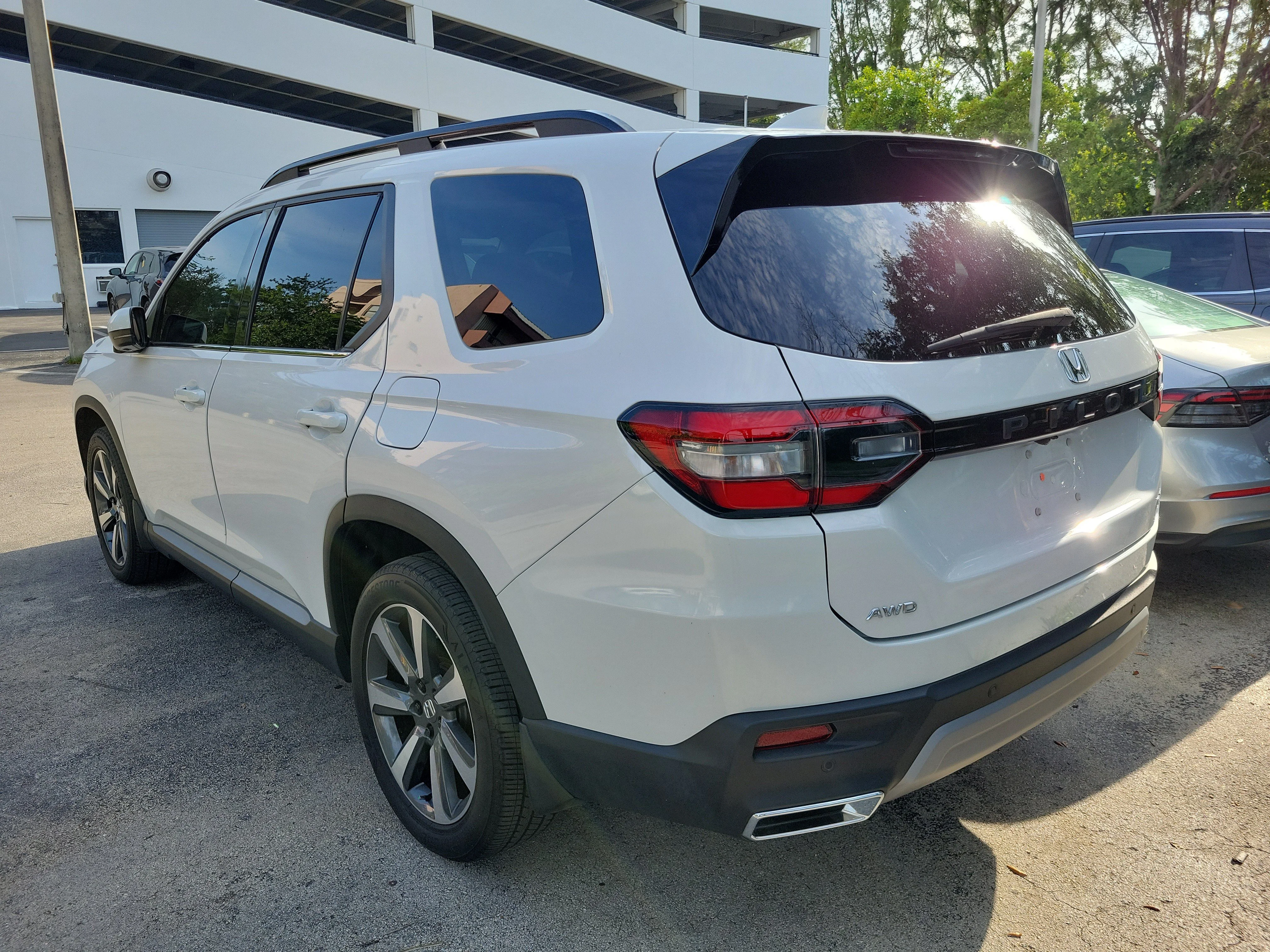 2025 Honda Pilot Elite - Photo 4