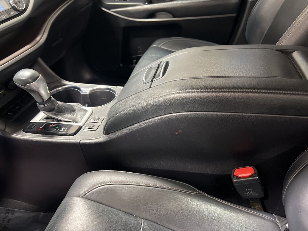 Used 2019 Gray Toyota XLE image 24