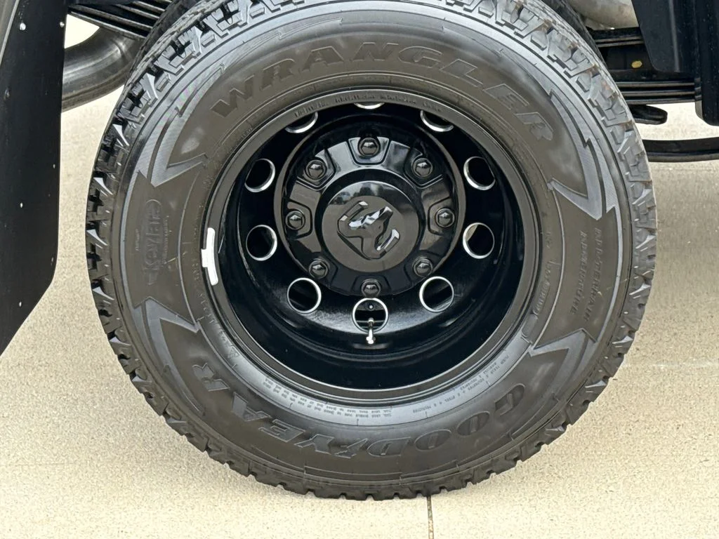 New 2026 Diamond Black Crystal Pearl-Coat Exterior Paint RAM Big Horn image 10