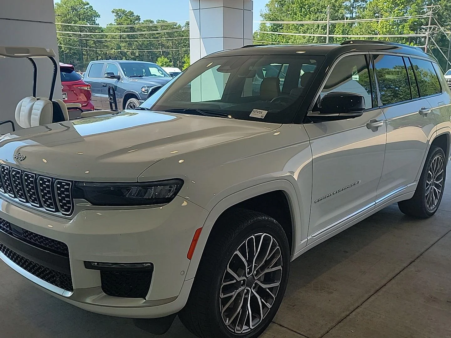 Used 2025 Bright White Clearcoat Jeep Summit Reserve image 1