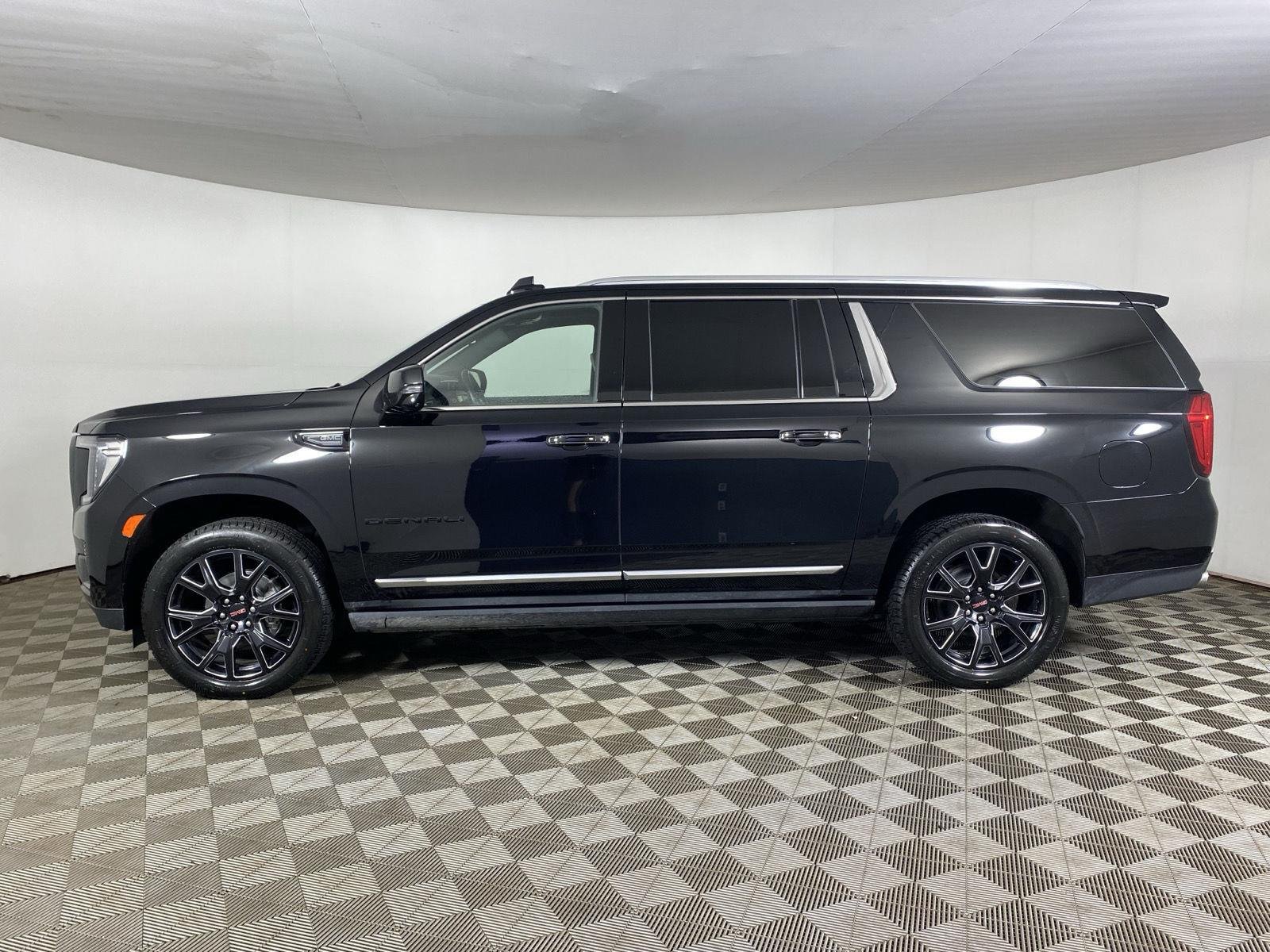 Used 2023 Onyx Black GMC Denali image 4