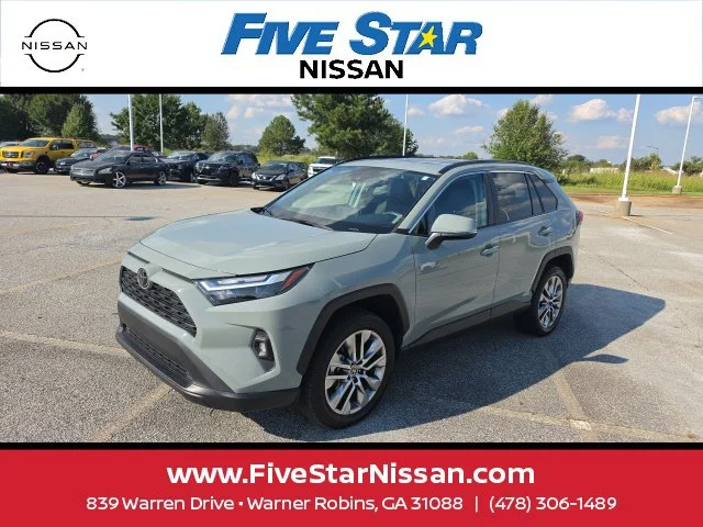 Used 2022  Toyota XLE Premium image 1