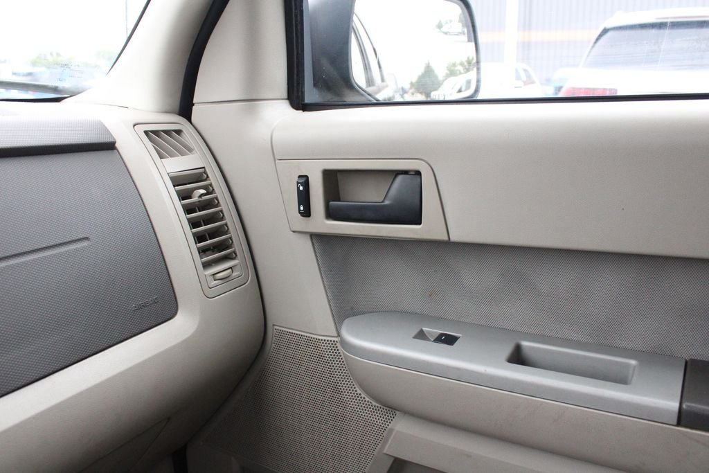Used 2010 Black Ford XLT image 18