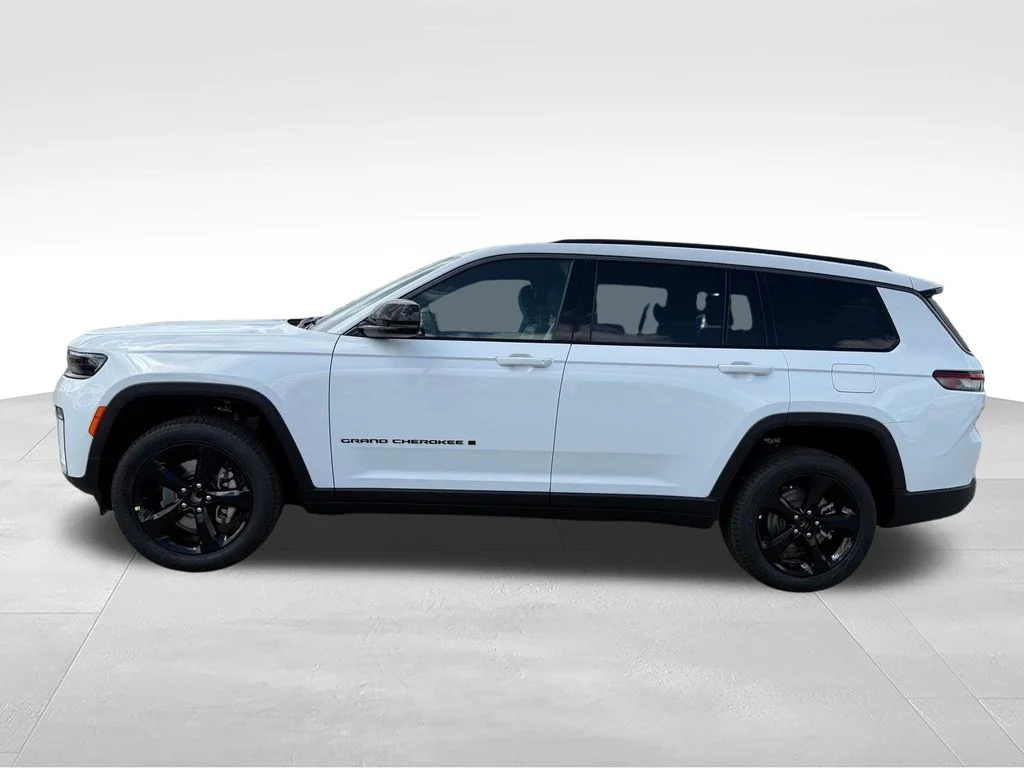 New 2026 Bright White Clear-Coat Exterior Paint Jeep Limited image 3