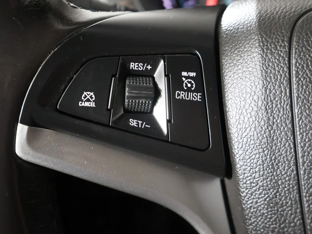 Used 2020 White Chevrolet LT image 34