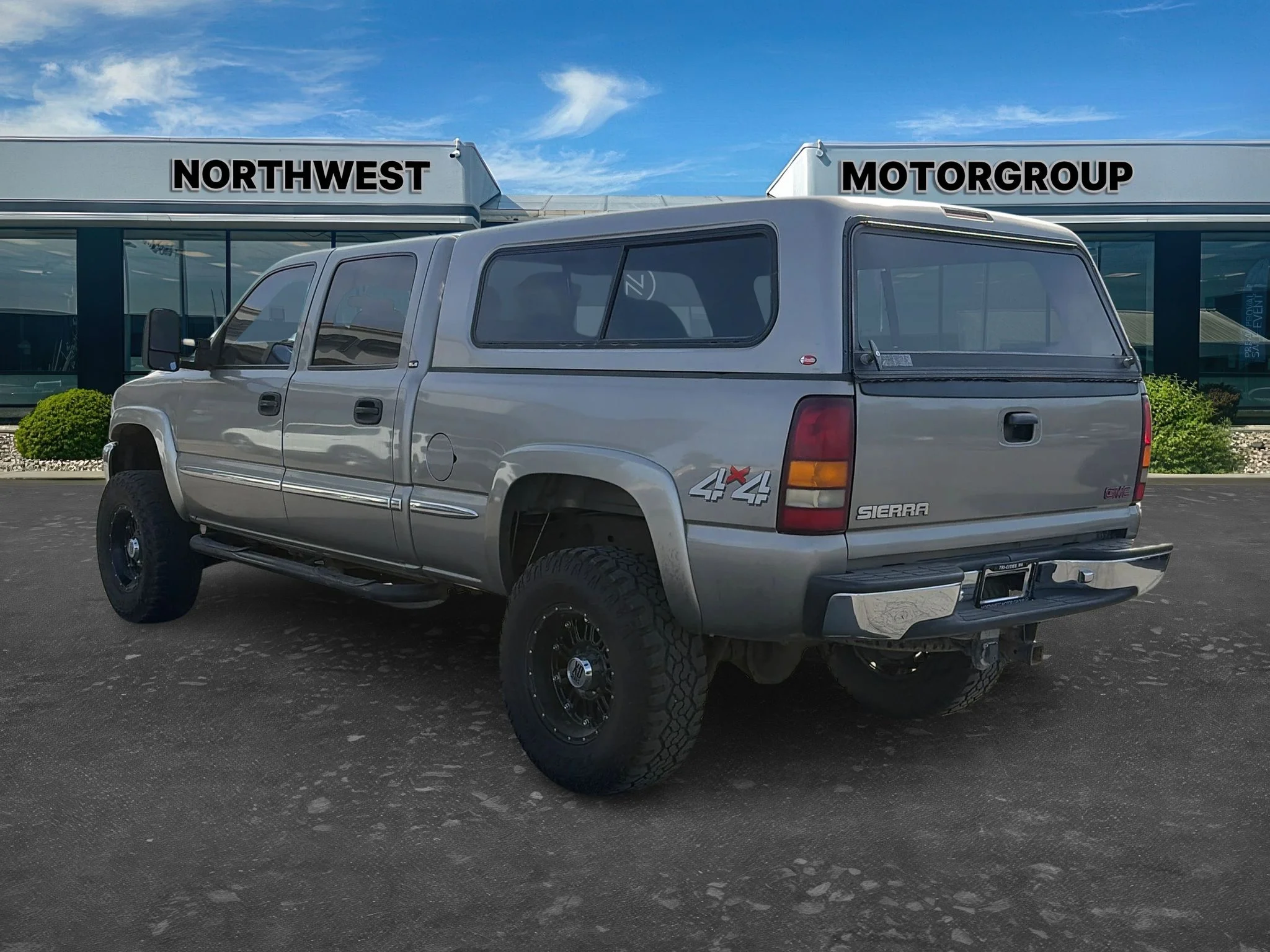 Used 2002 Gold GMC SLE image 5