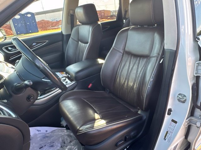 Used 2019 White INFINITI LUXE image 9