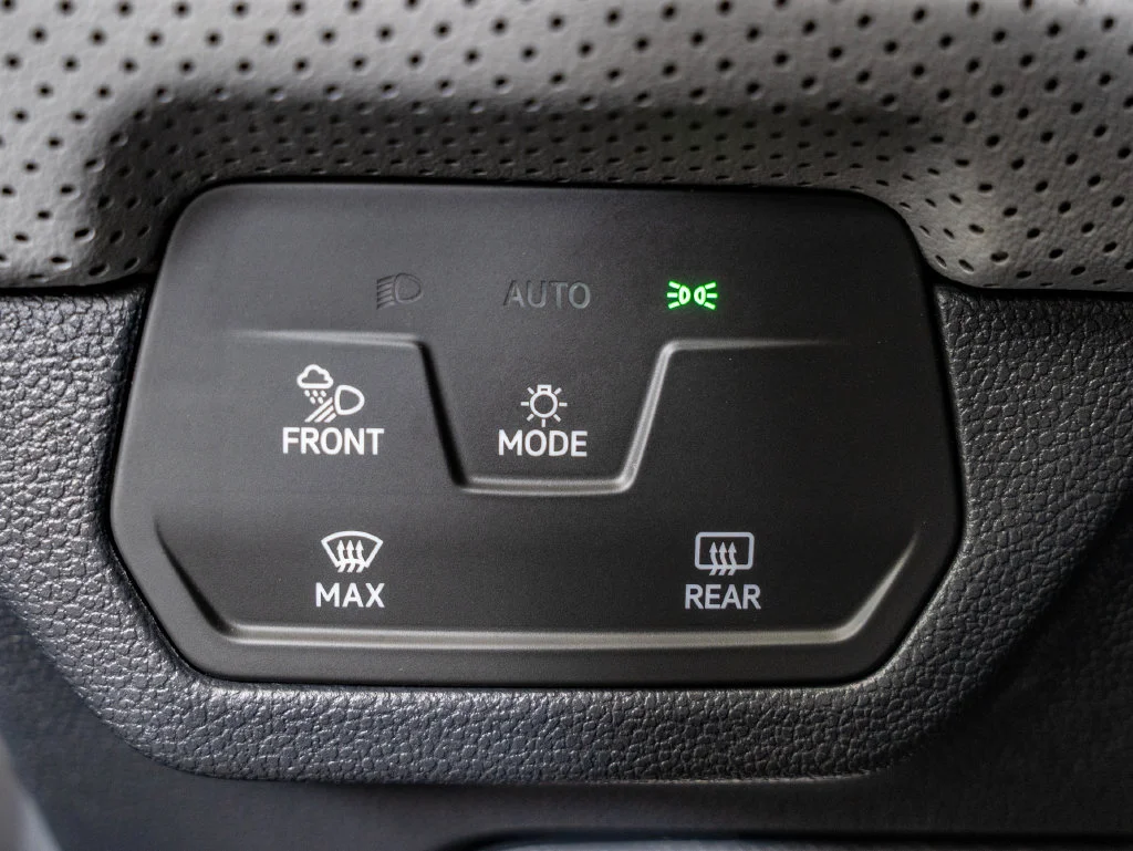 Used 2025 Avocado Green Pearl Volkswagen 2.0T Peak Edition image 29