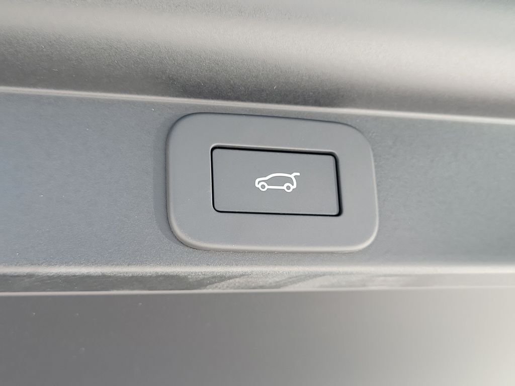 New 2027 Fuji White Land Rover SE image 12