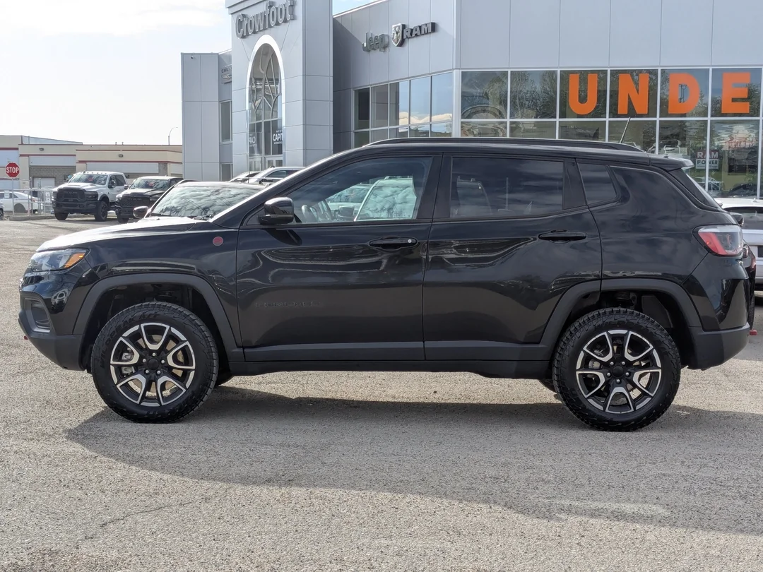 Certified Used 2024 Black Jeep Trailhawk - - 4x4 - Sun & Sound Group - Dual Pane Sunroof - Leather - NAV & More! image 5