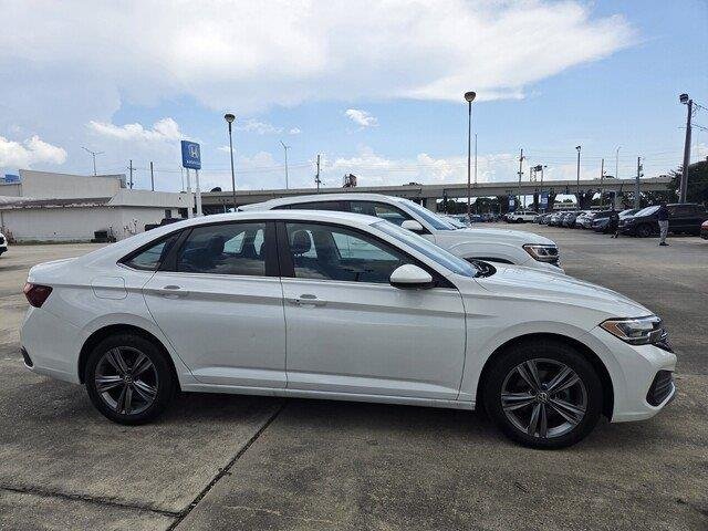 Used 2024 Opal White Pearl Volkswagen SE image 4