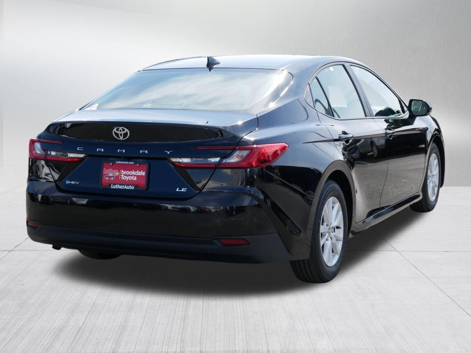 2025 Toyota Camry LE - Photo 6